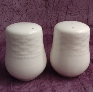 Gibson Everyday Sarasota Salt & Pepper Shakers  White  New